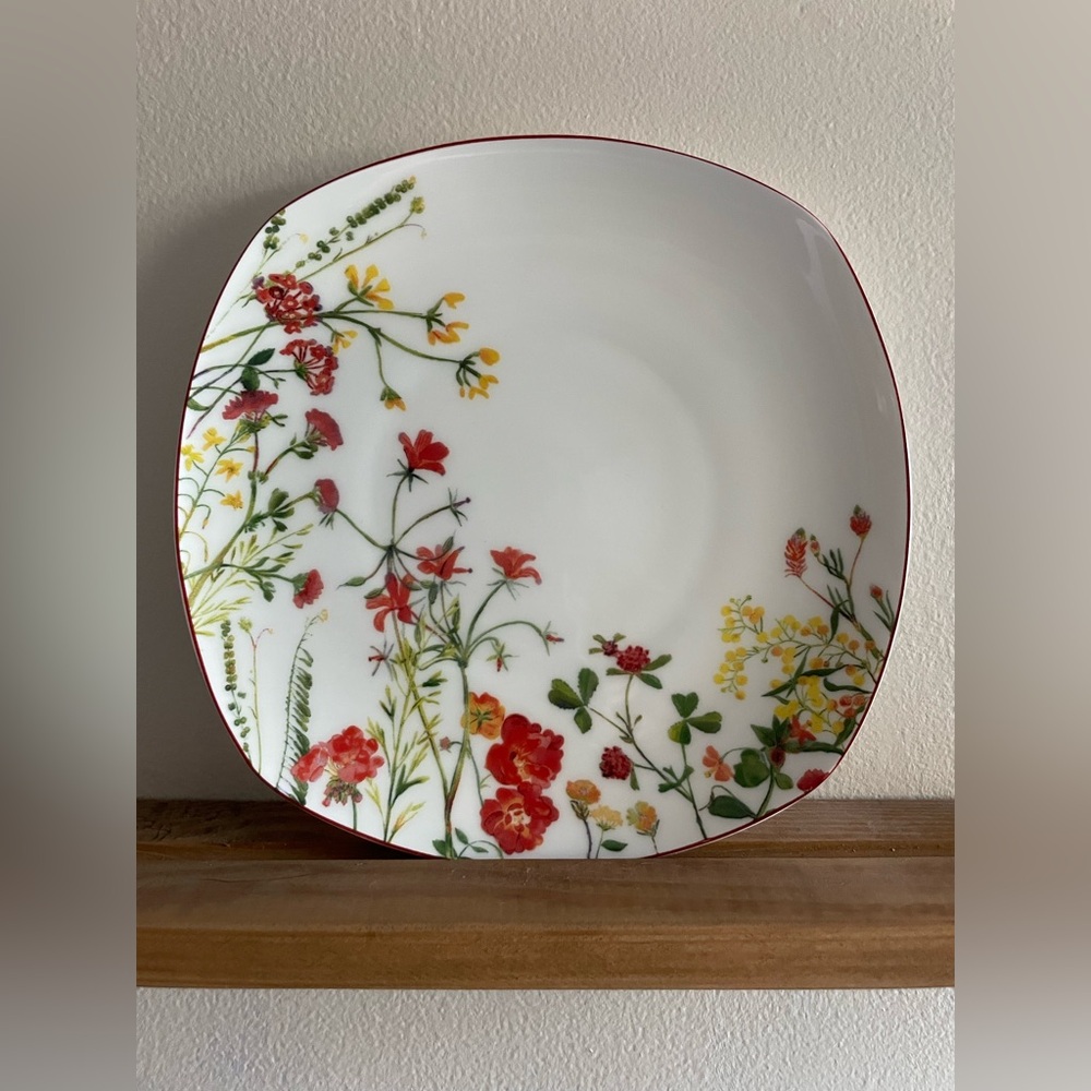 Mikasa Wildflower Garden Red  Plate